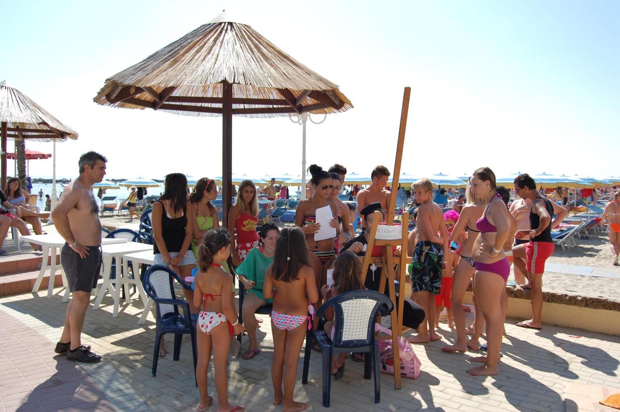 Bikini Tropicana Family Hotel Lido Di Savio Exterior foto