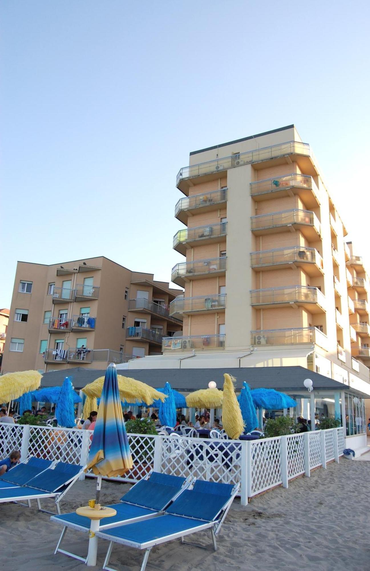 Bikini Tropicana Family Hotel Lido Di Savio Exterior foto